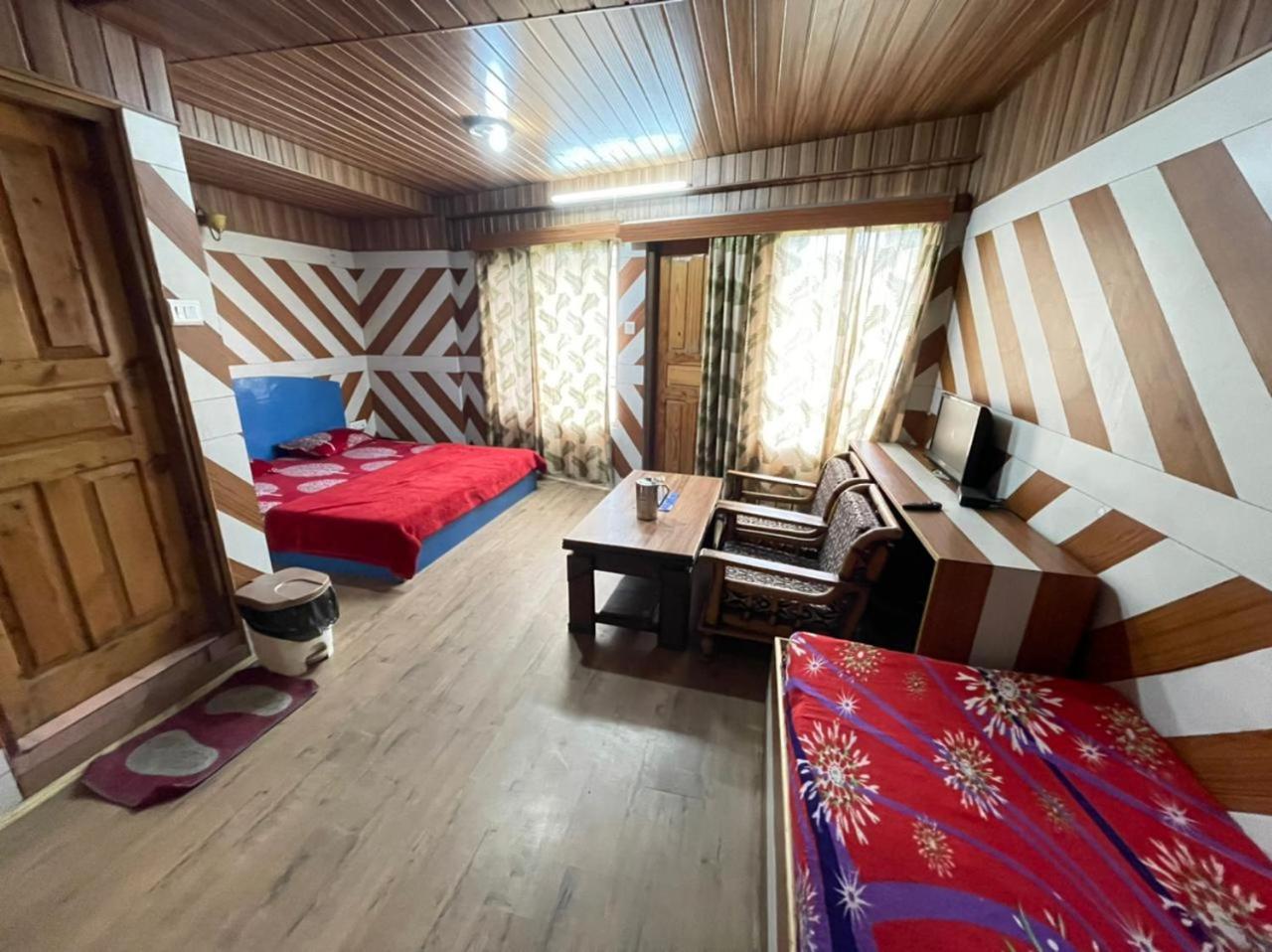 Hotel Snowflake Nārkanda Camera foto